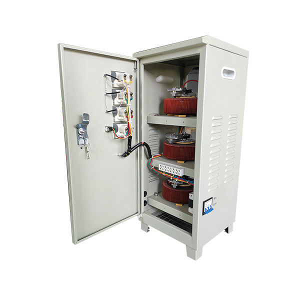 ขนาดเล็กสามเฟสควบคุมแรงดันไฟฟ้า 6KVA 380V 220V 6000VA Regulator